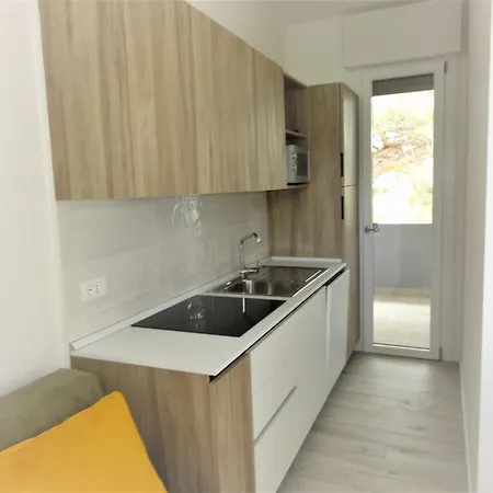 Bright Flat In A With Shared Pool Apartmán
