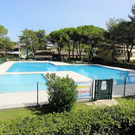 Bright Flat In A With Shared Pool Bibione