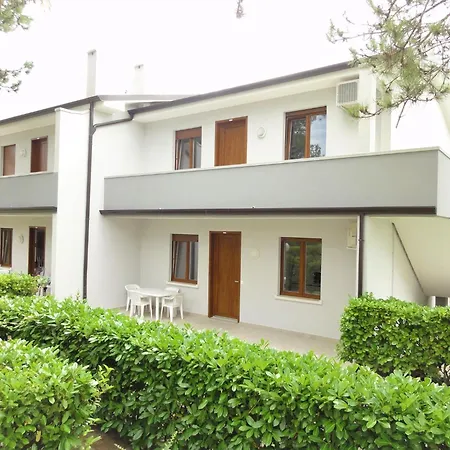 Bright Flat In A With Shared Pool Apartmán *