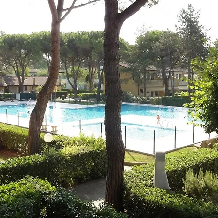Apartmán Bright Flat In A With Shared Pool *