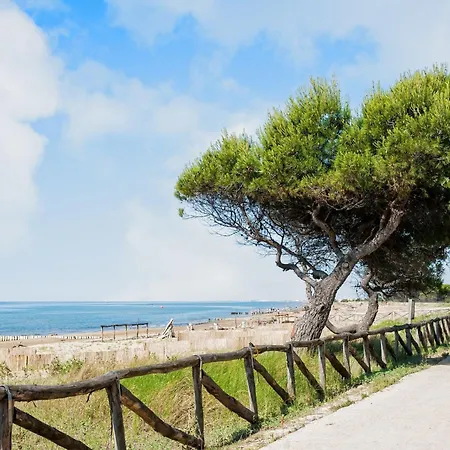 Bright Flat In A With Shared Pool Apartmán Bibione