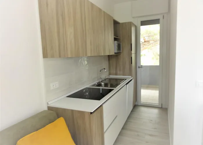 Bright Flat In A With Shared Pool 아파트