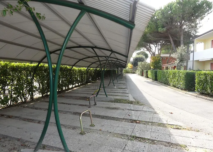 아파트 Bright Flat In A With Shared Pool