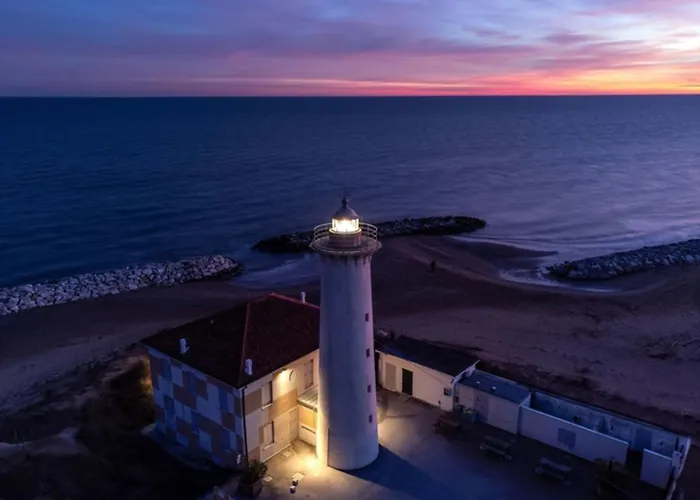 Bright Flat In A With Shared Pool * 비비오네