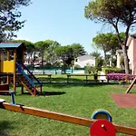 Bright Flat In A With Shared Pool