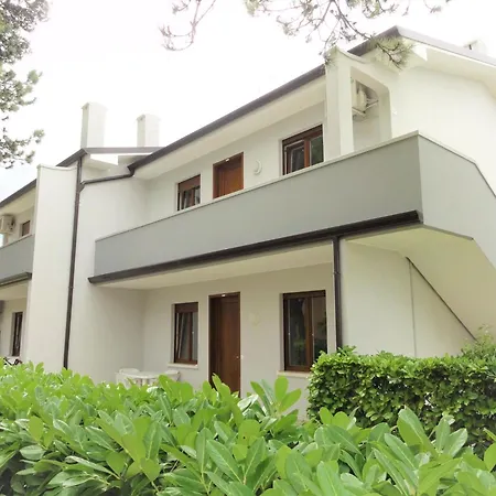 Bright Flat In A With Shared Pool