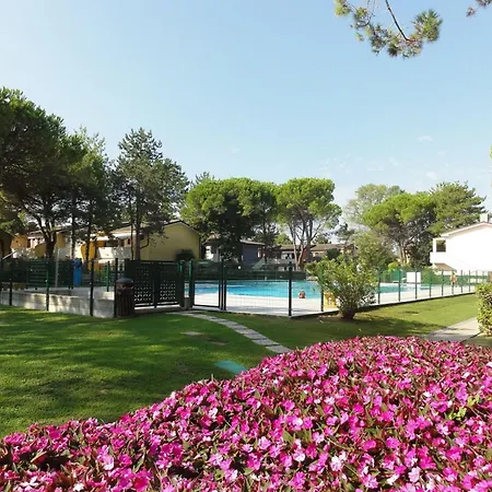 Bright Flat In A With Shared Pool Bibione