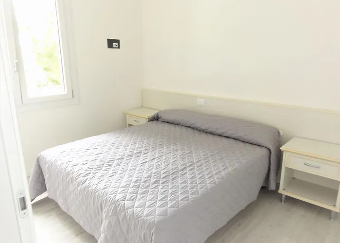 Bright Flat In A With Shared Pool